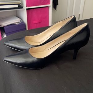 Black Leather Nine West Pumps Size US 9.5